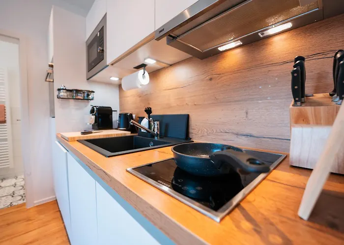 Inviting Flat Near Center & The Mosel River *